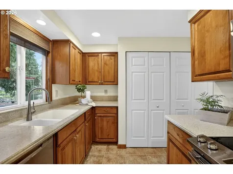 12715 NE 7th Place Vancouver WA 98684