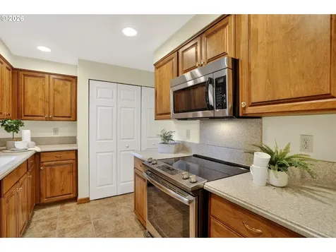 12715 NE 7th Place Vancouver WA 98684