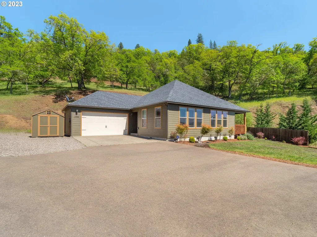 1795 Ne Rocky Drive Roseburg OR 97470