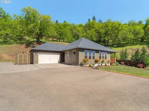 1795 Ne Rocky Drive Roseburg OR 97470