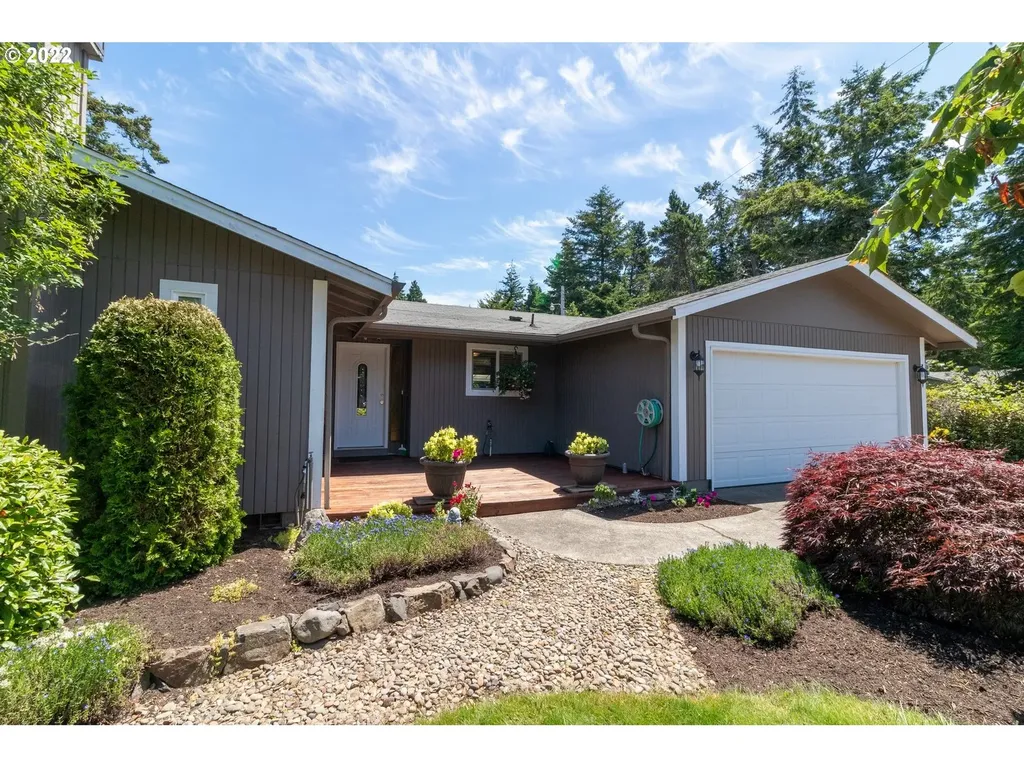 1520 Spruce Street Florence OR 97439
