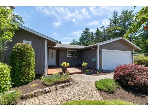 1520 Spruce Street Florence OR 97439