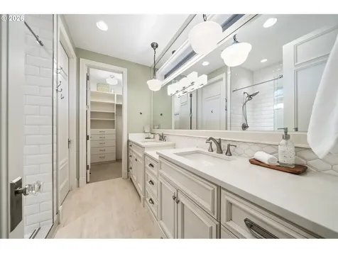 5711 NW 144th Circle Vancouver WA 98685