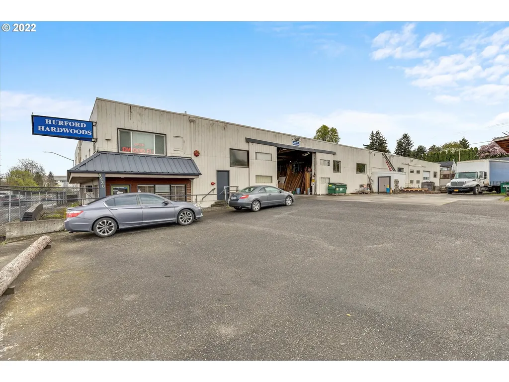 8900 NE Lombard Street Portland OR 97220