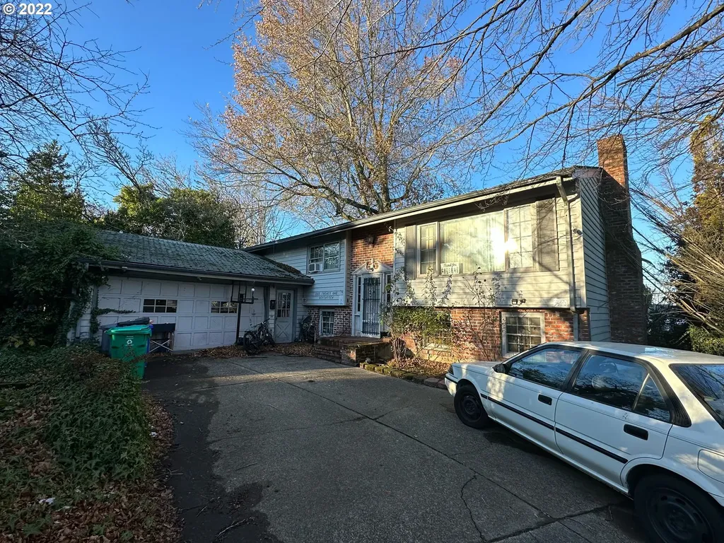 12117 NE Fargo Street Portland OR 97220
