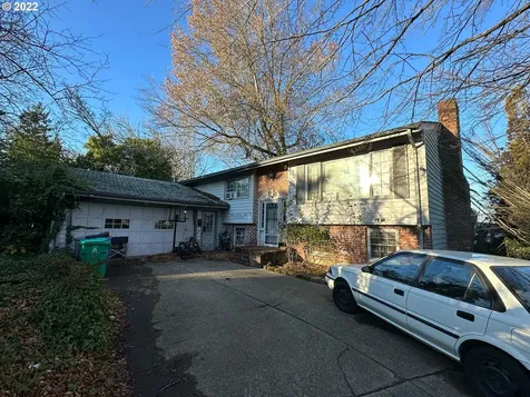 12117 NE Fargo Street Portland OR 97220