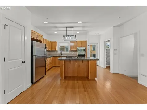 4108 S Corbett Avenue Portland OR 97239