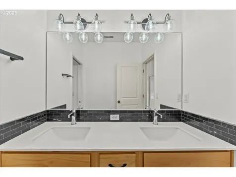 4108 S Corbett Avenue Portland OR 97239