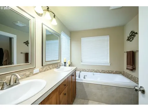 2638 SW Mount Baker Street Mcminnville OR 97128