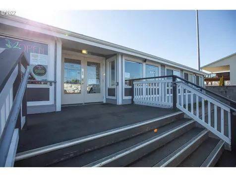 751 W Riverside Drive Coquille OR 97423