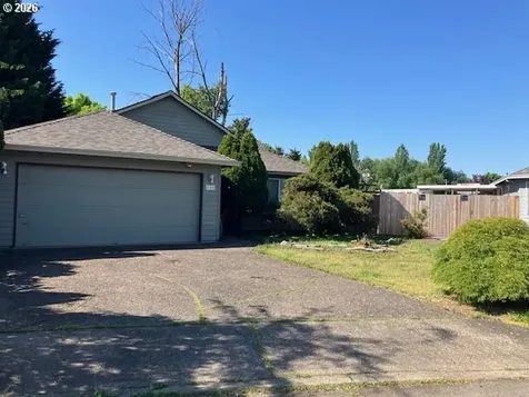 945 NE Lija Loop Portland OR 97211