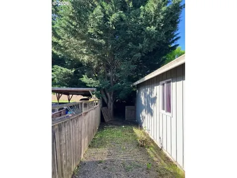 945 NE Lija Loop Portland OR 97211