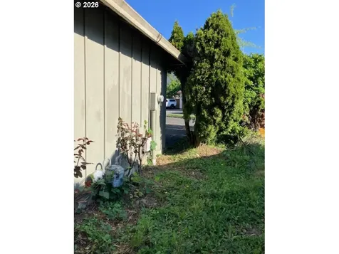 945 NE Lija Loop Portland OR 97211