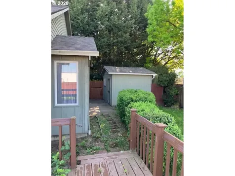 945 NE Lija Loop Portland OR 97211