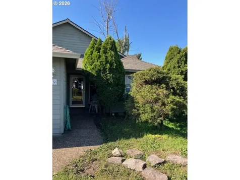 945 NE Lija Loop Portland OR 97211