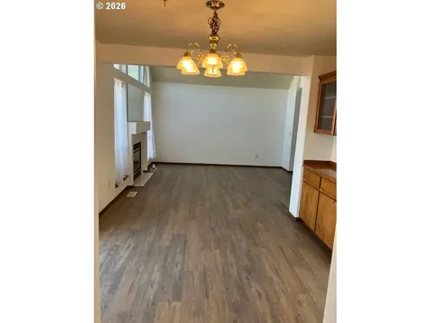 945 NE Lija Loop Portland OR 97211