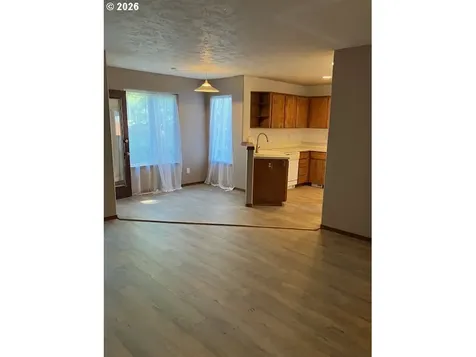 945 NE Lija Loop Portland OR 97211