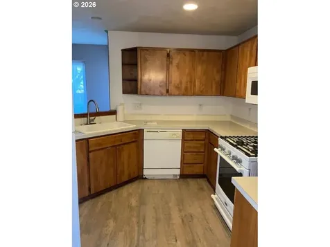 945 NE Lija Loop Portland OR 97211