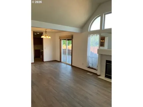 945 NE Lija Loop Portland OR 97211