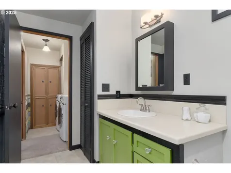 25 W 36th Avenue Eugene OR 97405