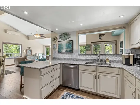 243 Independence Lane Roseburg OR 97471