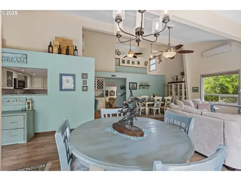 243 Independence Lane Roseburg OR 97471