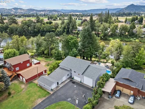 243 Independence Lane Roseburg OR 97471