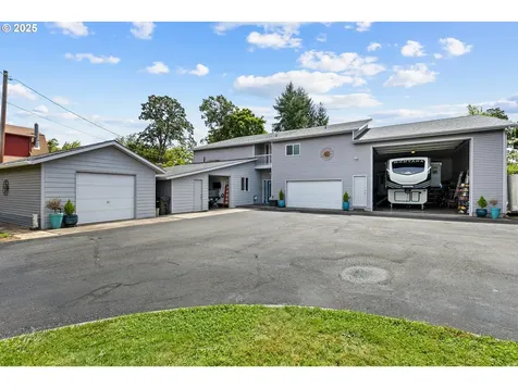 243 Independence Lane Roseburg OR 97471