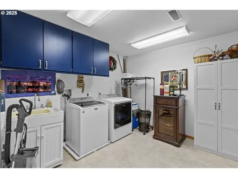 243 Independence Lane Roseburg OR 97471