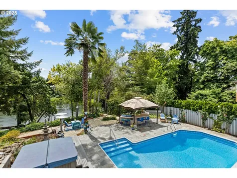 243 Independence Lane Roseburg OR 97471