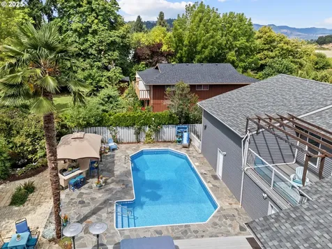 243 Independence Lane Roseburg OR 97471