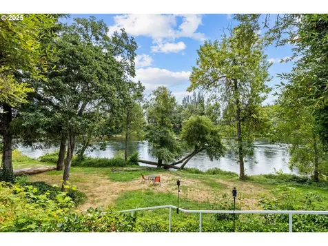243 Independence Lane Roseburg OR 97471