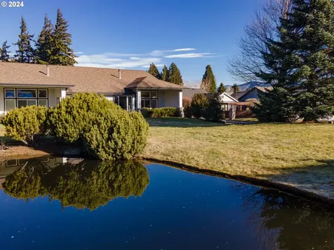 3483 Avalon Drive Hood River OR 97031