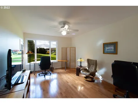3483 Avalon Drive Hood River OR 97031