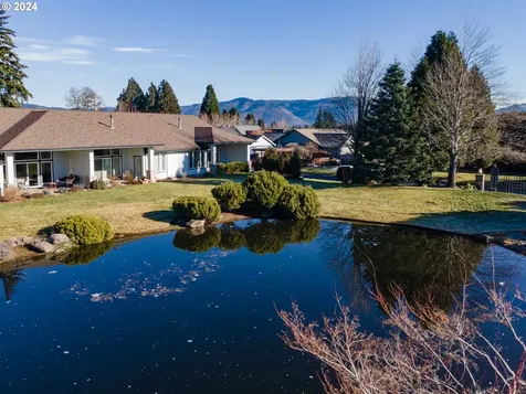 3483 Avalon Drive Hood River OR 97031