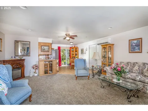 946 E 9th Place Coquille OR 97423