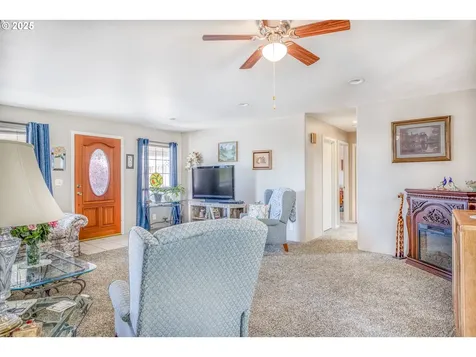 946 E 9th Place Coquille OR 97423