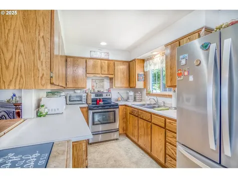 946 E 9th Place Coquille OR 97423
