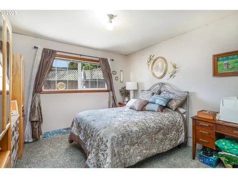 946 E 9th Place Coquille OR 97423
