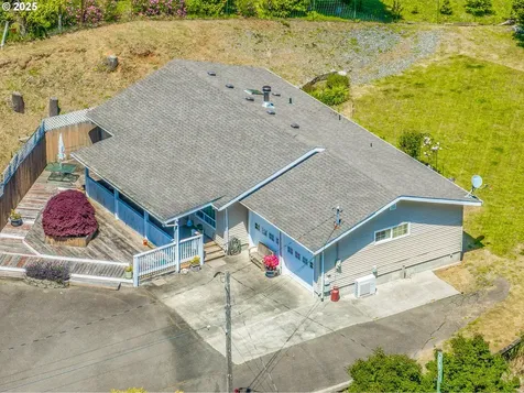 946 E 9th Place Coquille OR 97423