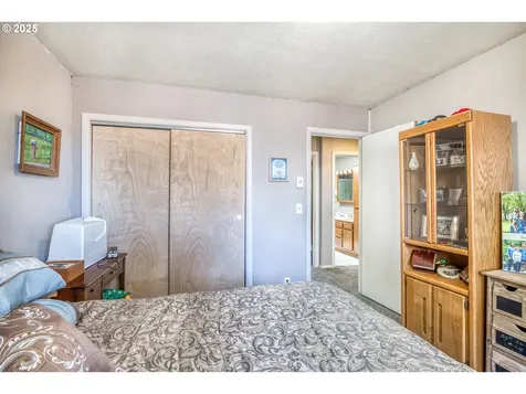 946 E 9th Place Coquille OR 97423