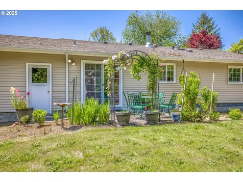 946 E 9th Place Coquille OR 97423