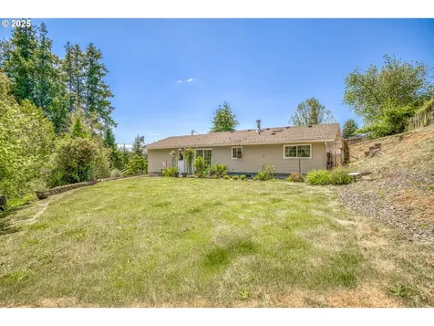 946 E 9th Place Coquille OR 97423