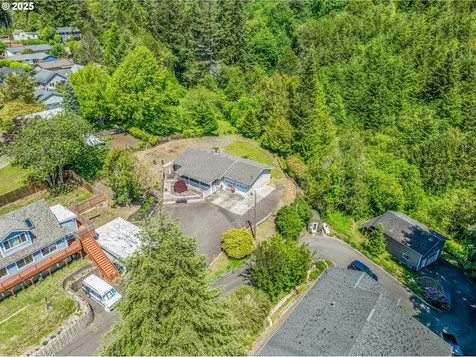 946 E 9th Place Coquille OR 97423