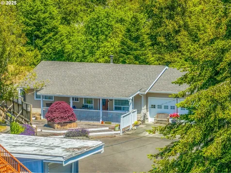 946 E 9th Place Coquille OR 97423