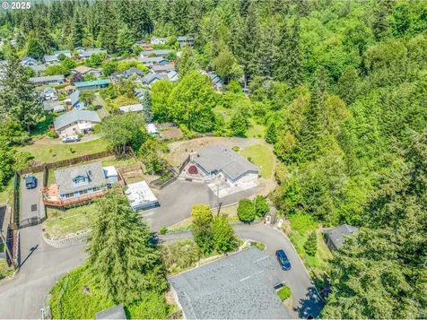946 E 9th Place Coquille OR 97423
