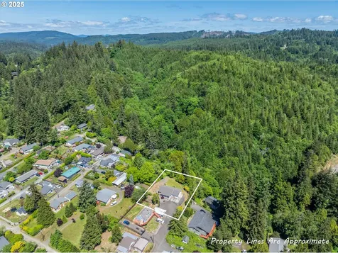 946 E 9th Place Coquille OR 97423