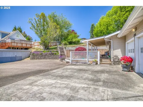 946 E 9th Place Coquille OR 97423