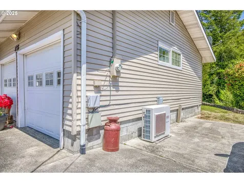946 E 9th Place Coquille OR 97423
