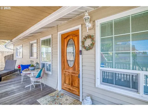 946 E 9th Place Coquille OR 97423